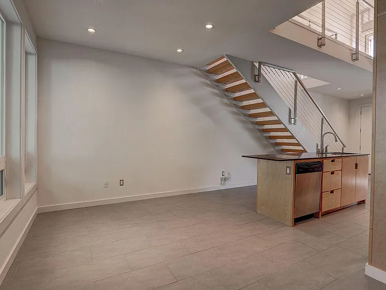 1613 W University Ave — Photo 10
