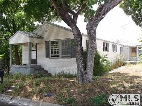 2nd image of 206 W Avenue B