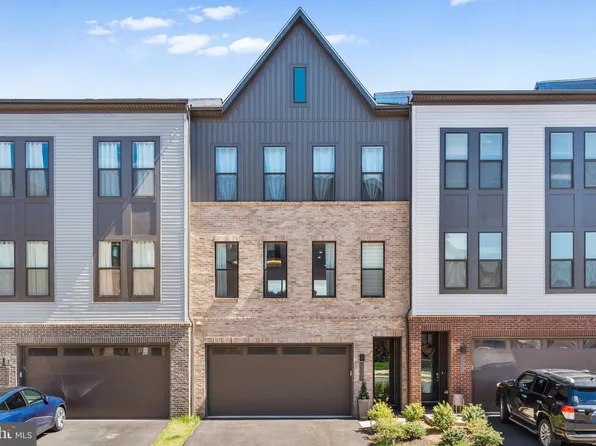 2671 Jetstream Rd, Herndon, VA 20171