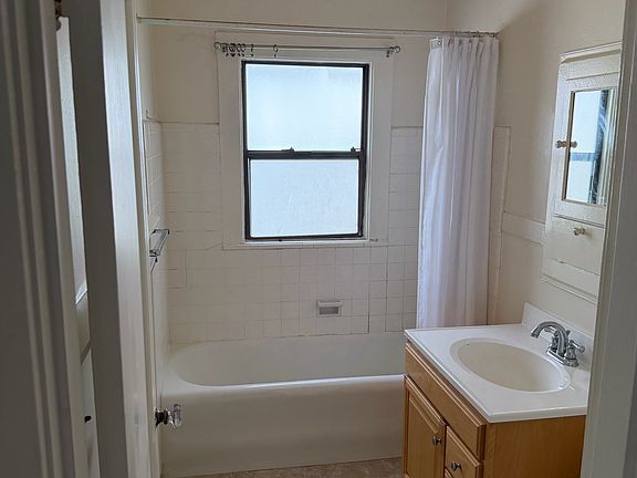 3rd image of 1907 Center St #11