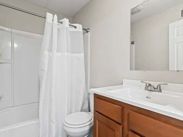 2305 Cherry Hills Dr #104, Springfield, IL 62704