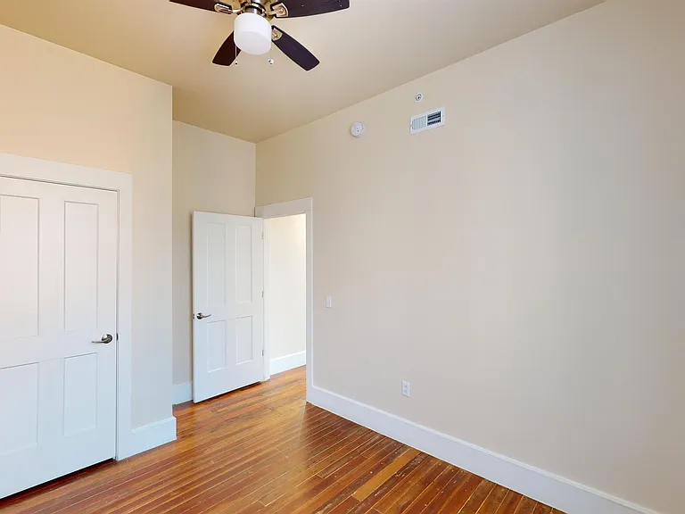 100 E Clifton Ave — Photo 7