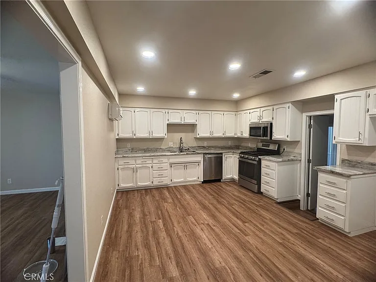 2100 Kennedy Ave — Photo 6