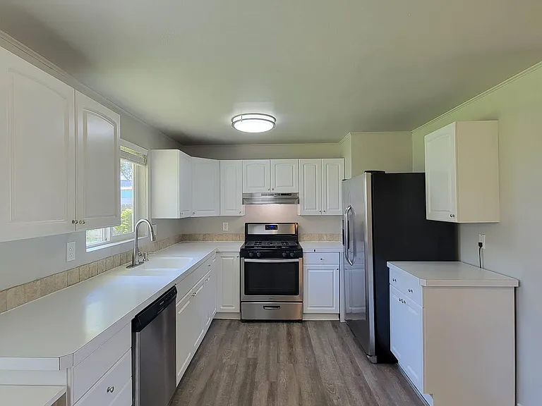 425 W 12th Ave — Photo 8