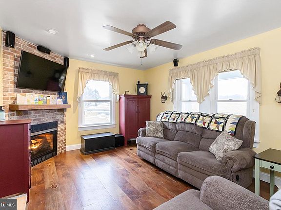 4th image of 11853 White Hall Rd