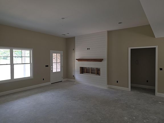 4th image of 160 Pumpkin Ln