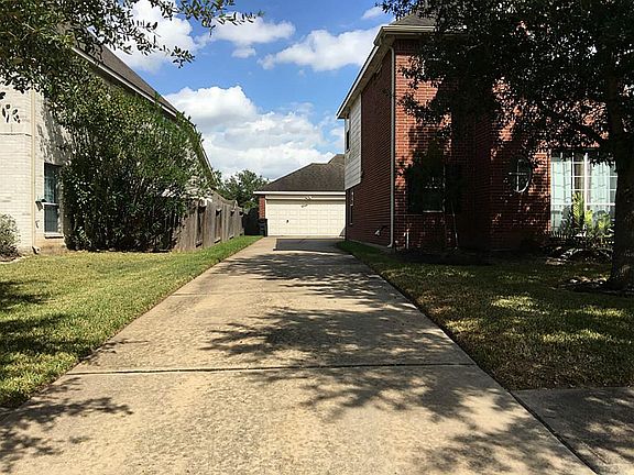 2nd image of 7303 Wooded Lake Ln