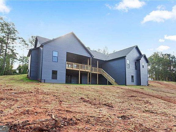 5th image of 150 Old Sandhill Rd