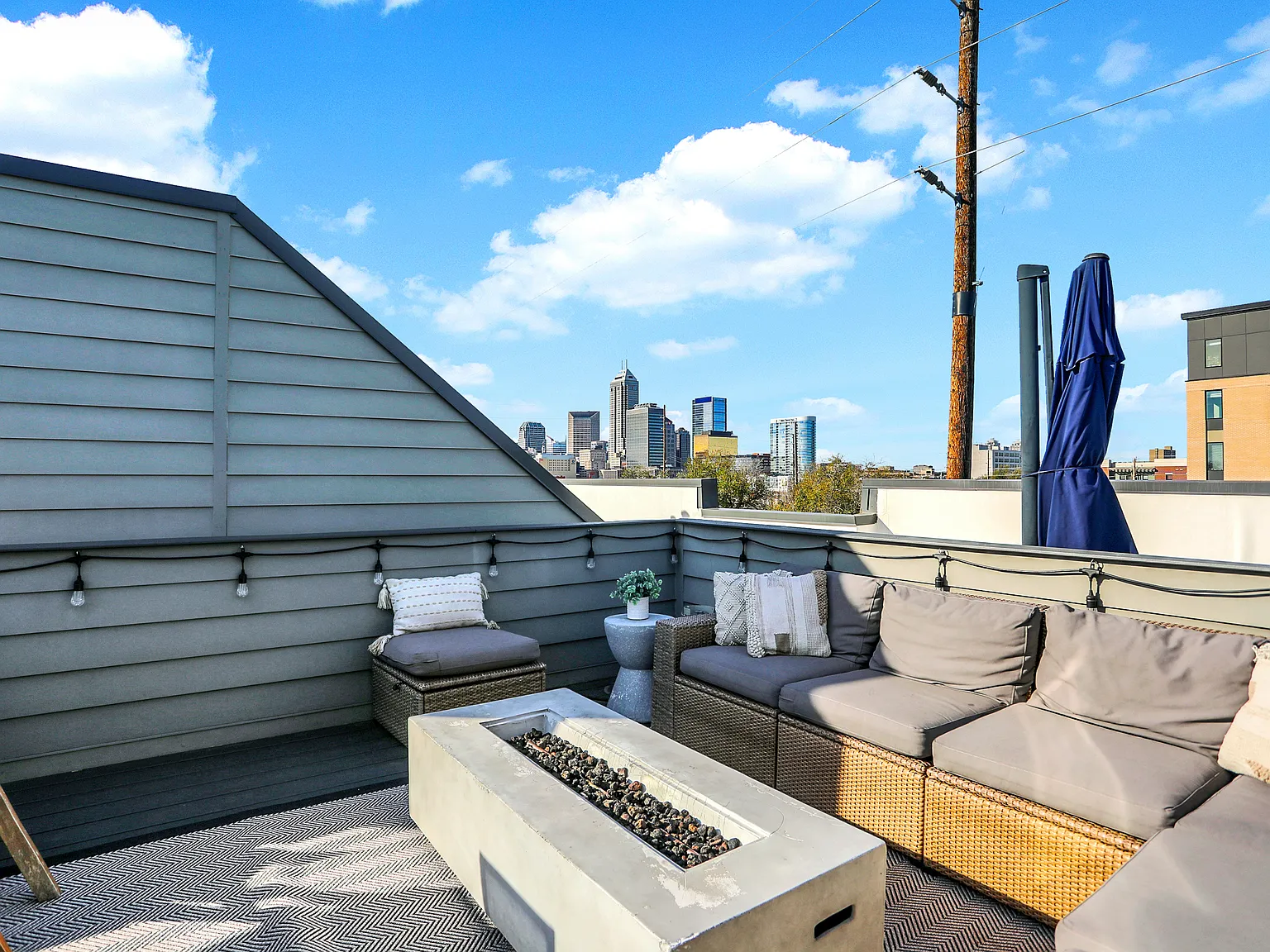 2 bed, 2.5 bath, 1696 sqft, $2,695 — Photo 1