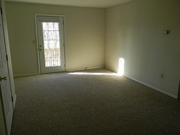 3rd image of 1605 S Division St