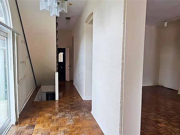 3rd image of 2859 McNair Ave