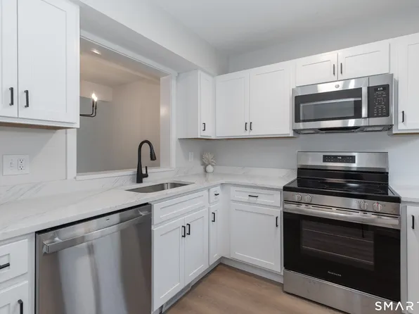 47 Woods Way #47, Woodbury, CT 06798