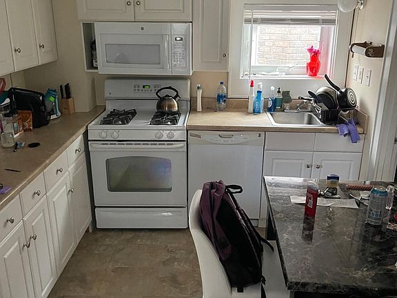 2nd image of 3228 Bishop St #5