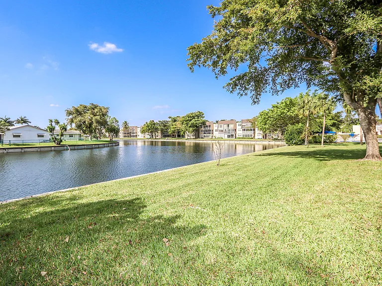9150 Lime Bay Blvd #21 — Photo 14