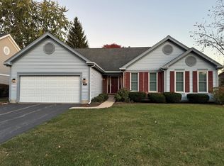 281 Stone Fence Rd, Vernon Hills, IL 60061