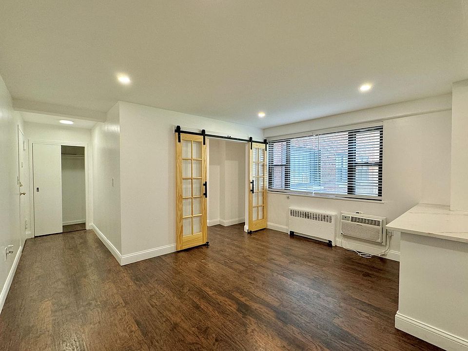 1st image of 11720 Edgewater Dr APT 104
