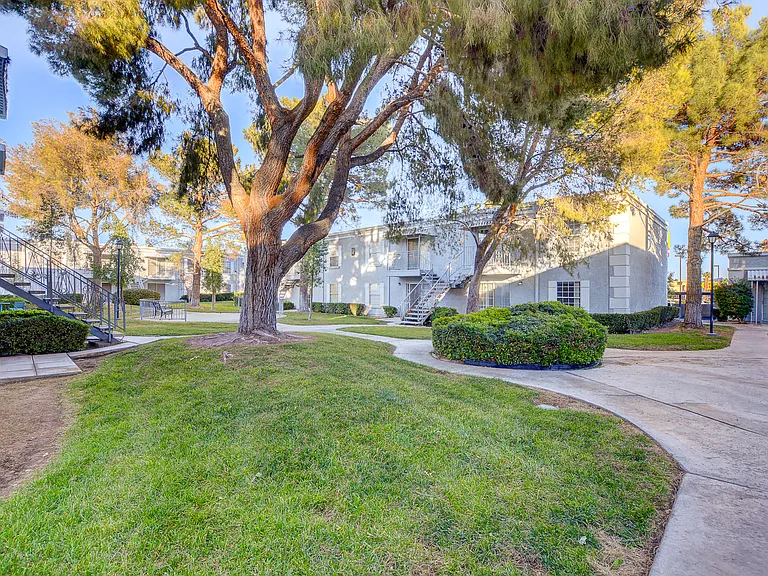 3823 S Maryland Pkwy #10 — Photo 35