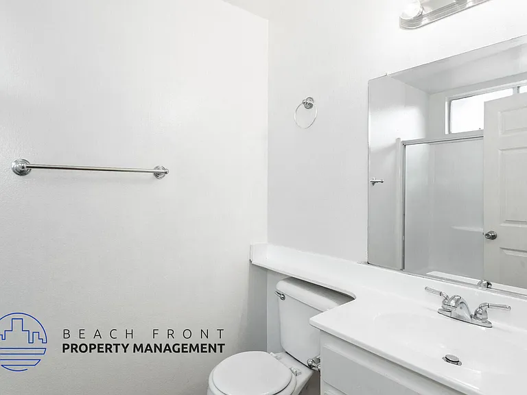 1375 Temple Ave — Photo 16