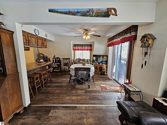 3rd image of 5800 Town Hall Rd