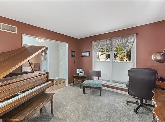 3rd image of 4839 Lowndes Dr
