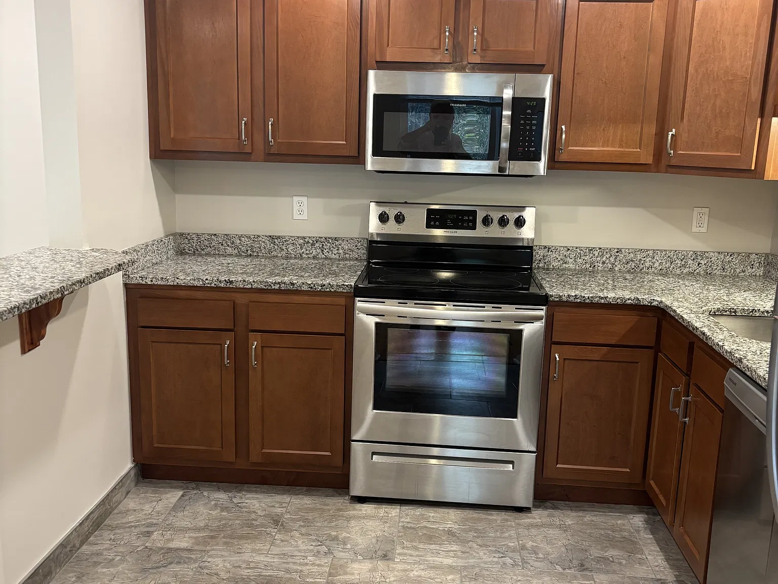 Brafferton Square Apts - B-12 — Photo 2
