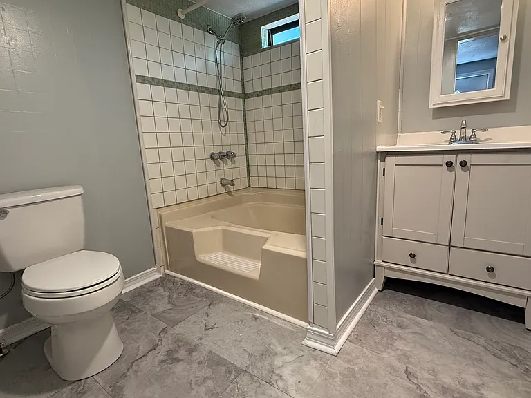 5635 Government Dr — Photo 14