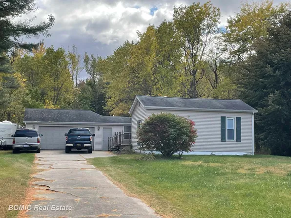 1085 W Moore Rd, Saginaw, MI 48601