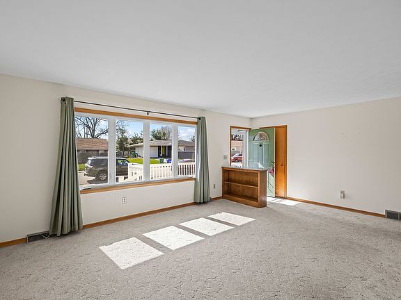 4th image of 4051 Sheffield Dr