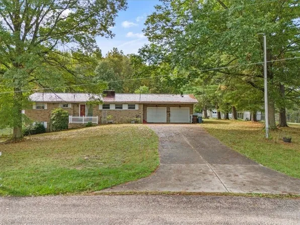 333 Roberts Dr, Belpre, OH 45714