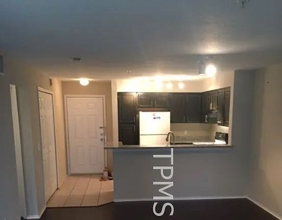 3rd image of 13905 Fairway Island Dr
