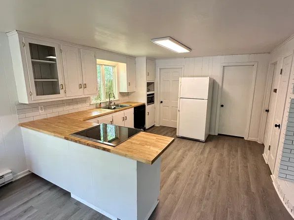 276 Portland St, Yarmouth, ME 04096