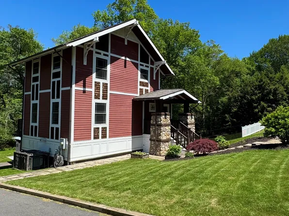 135 Poplar Drive, Cheshire, CT 06410
