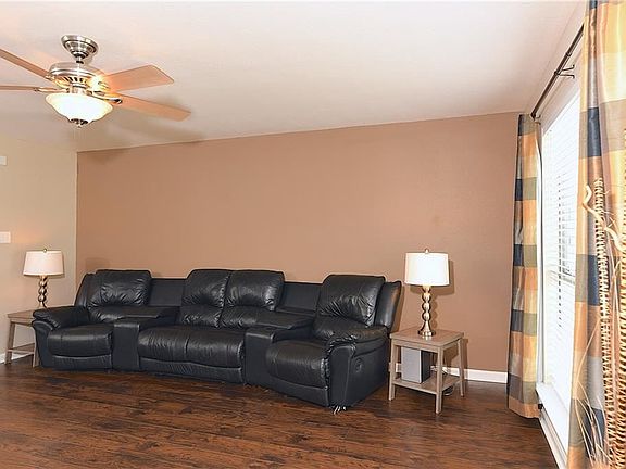 4th image of 12834 Hazlewood Dr