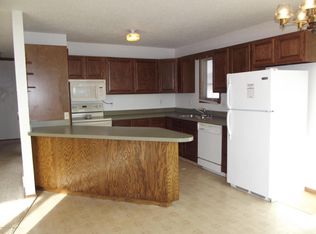 143 8th St SE, Dickinson, ND 58601