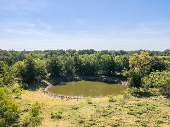 625 Callihan Rd, Luling, TX 78648