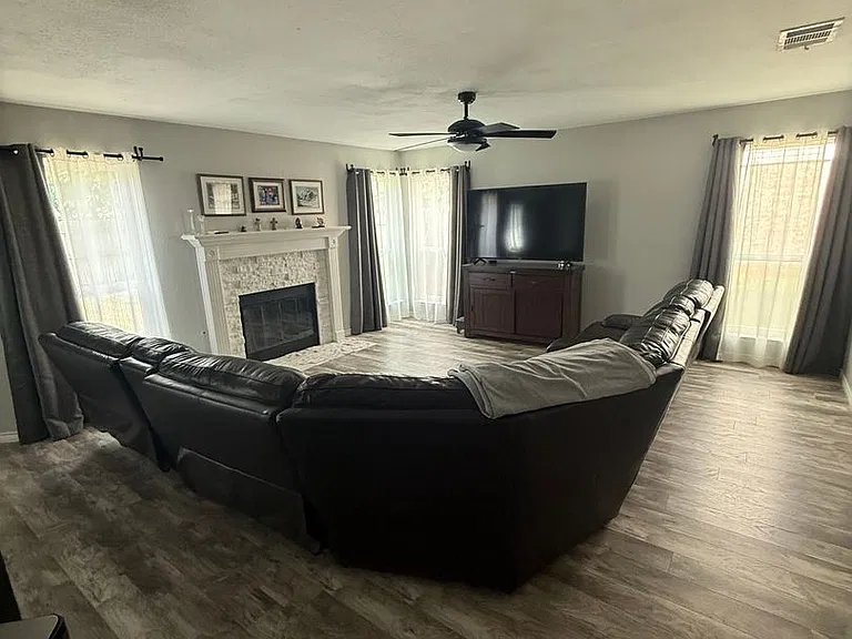 322 Ashley Oak Ln — Photo 17