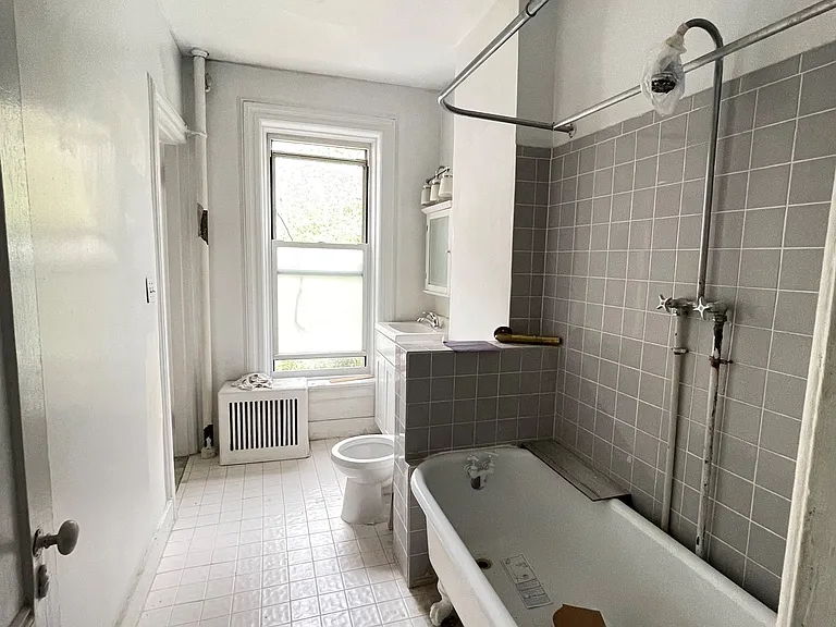 145 E 36th St #4 — Photo 7