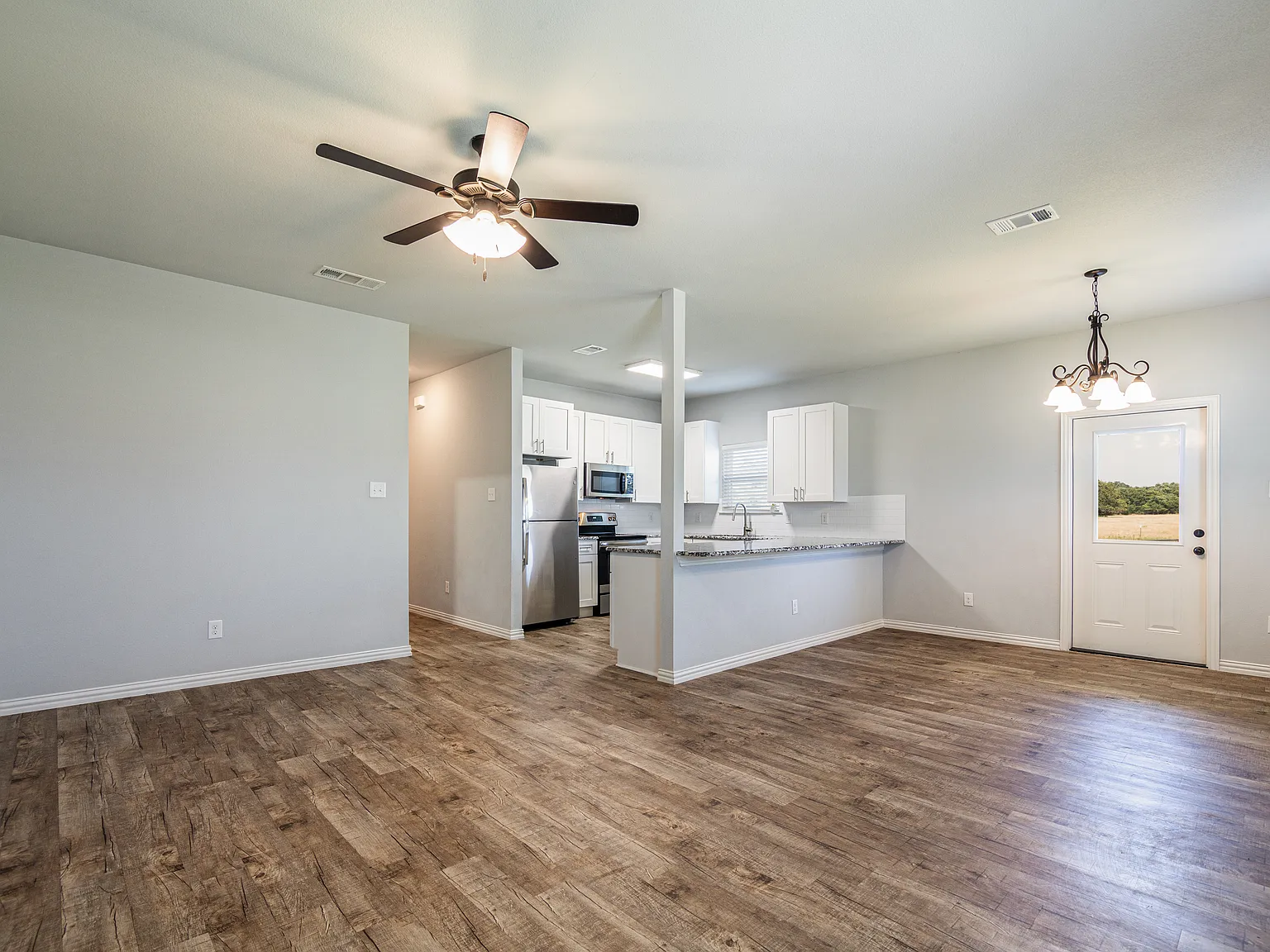 3 bed, 1348 sqft, $1,800 — Photo 3