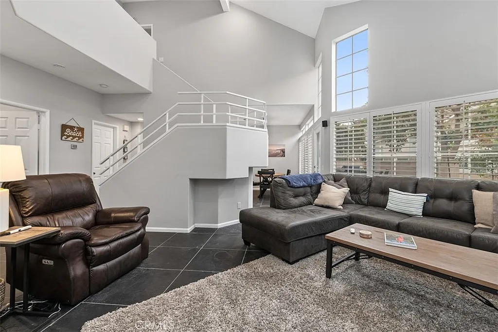 3 bed, 1568 sqft, $4,750 — Photo 2