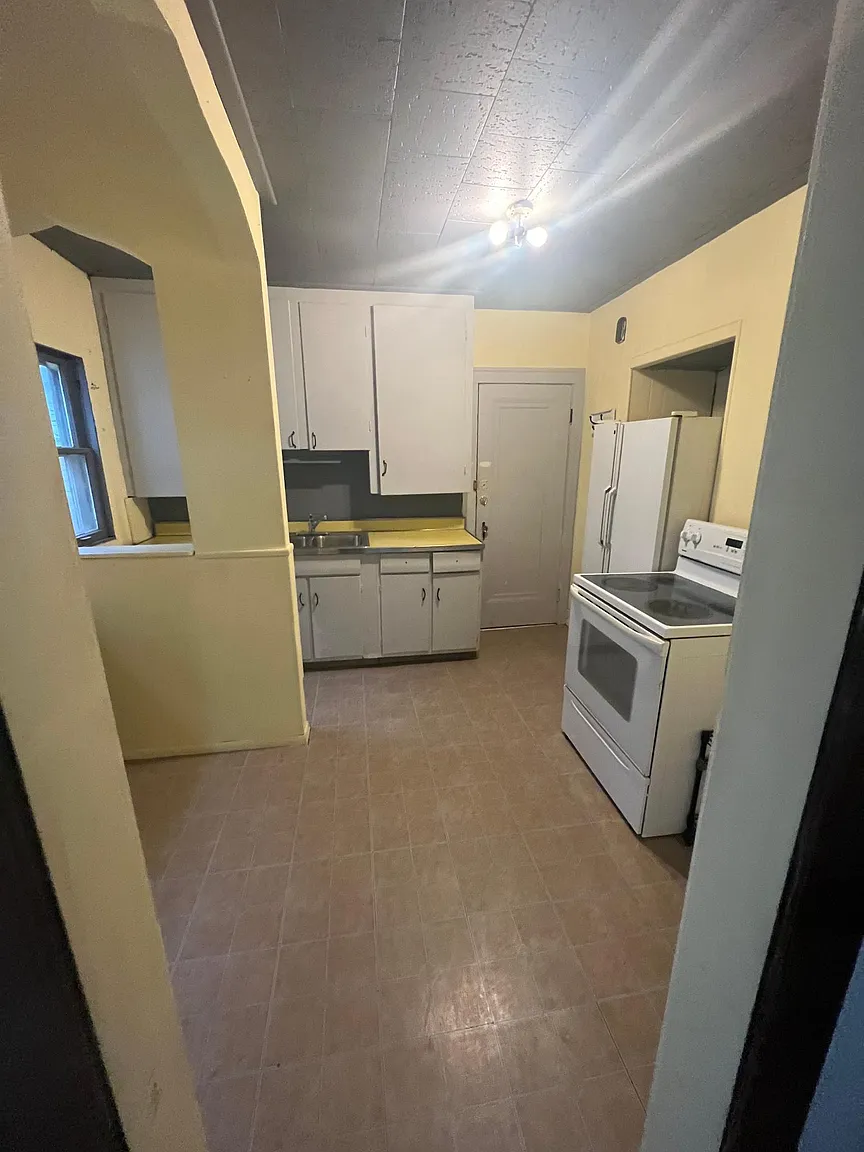 2248 Northland Ave photo 1