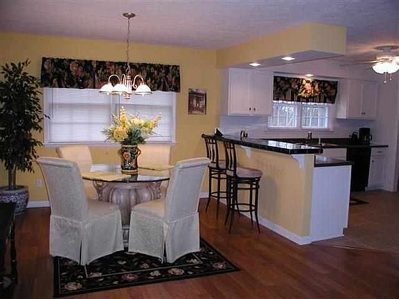 3rd image of 526 Merrywood Dr