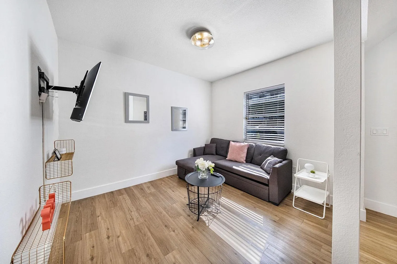 1 bed, 1.0 bath, 495 sqft, $4,350 — Photo 1