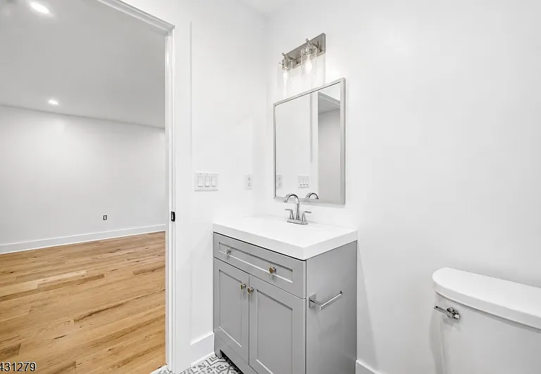 44 E Cedar St — Photo 23