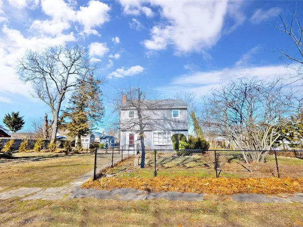25 Wenman Avenue, Bay Shore, NY 11706