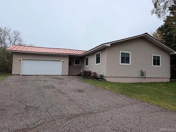 1155 9th St, Ishpeming, MI 49849