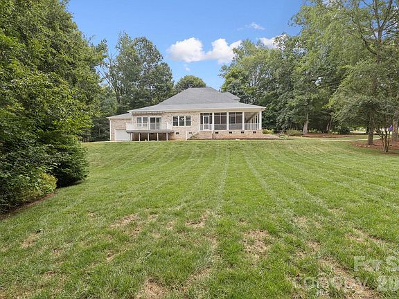 3rd image of 8834 Wingard Rd