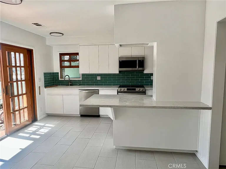 221 Diamond Ave — Photo 4