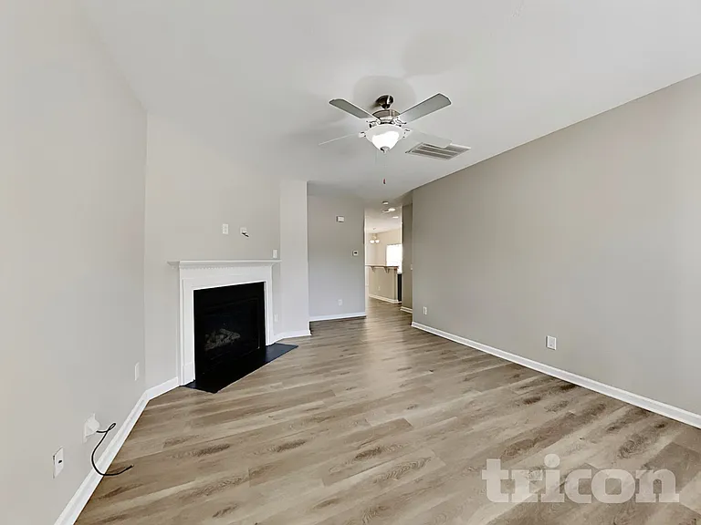441 Laurel Leaf Dr — Photo 2