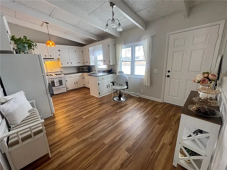 4292 Clover St — Photo 4