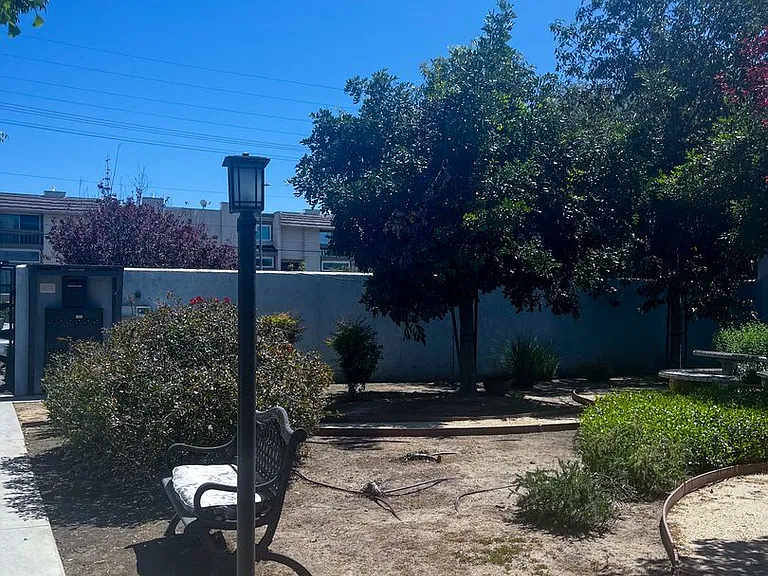 9939 Topanga Canyon Blvd — Photo 33